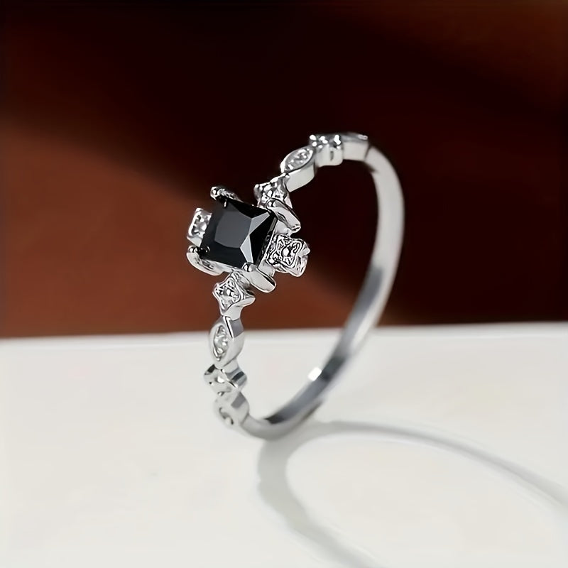 Bague Vintage Carrée Noire en Incrustation de Cubes