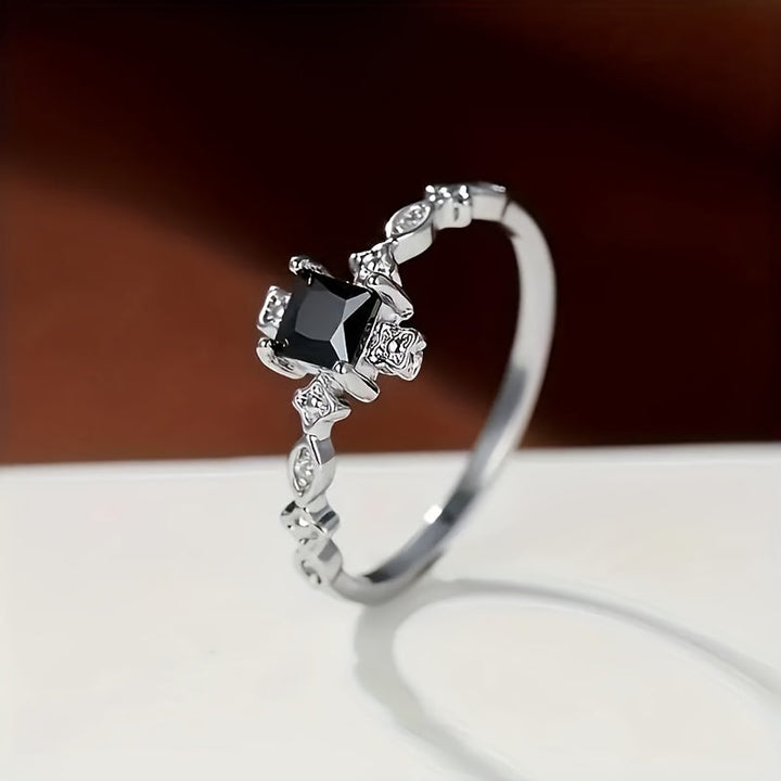 Bague Vintage Carrée Noire en Incrustation de Cubes