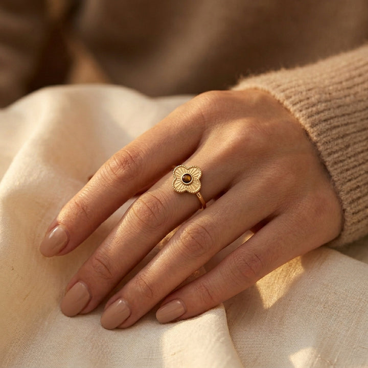 Open floral ring in gold