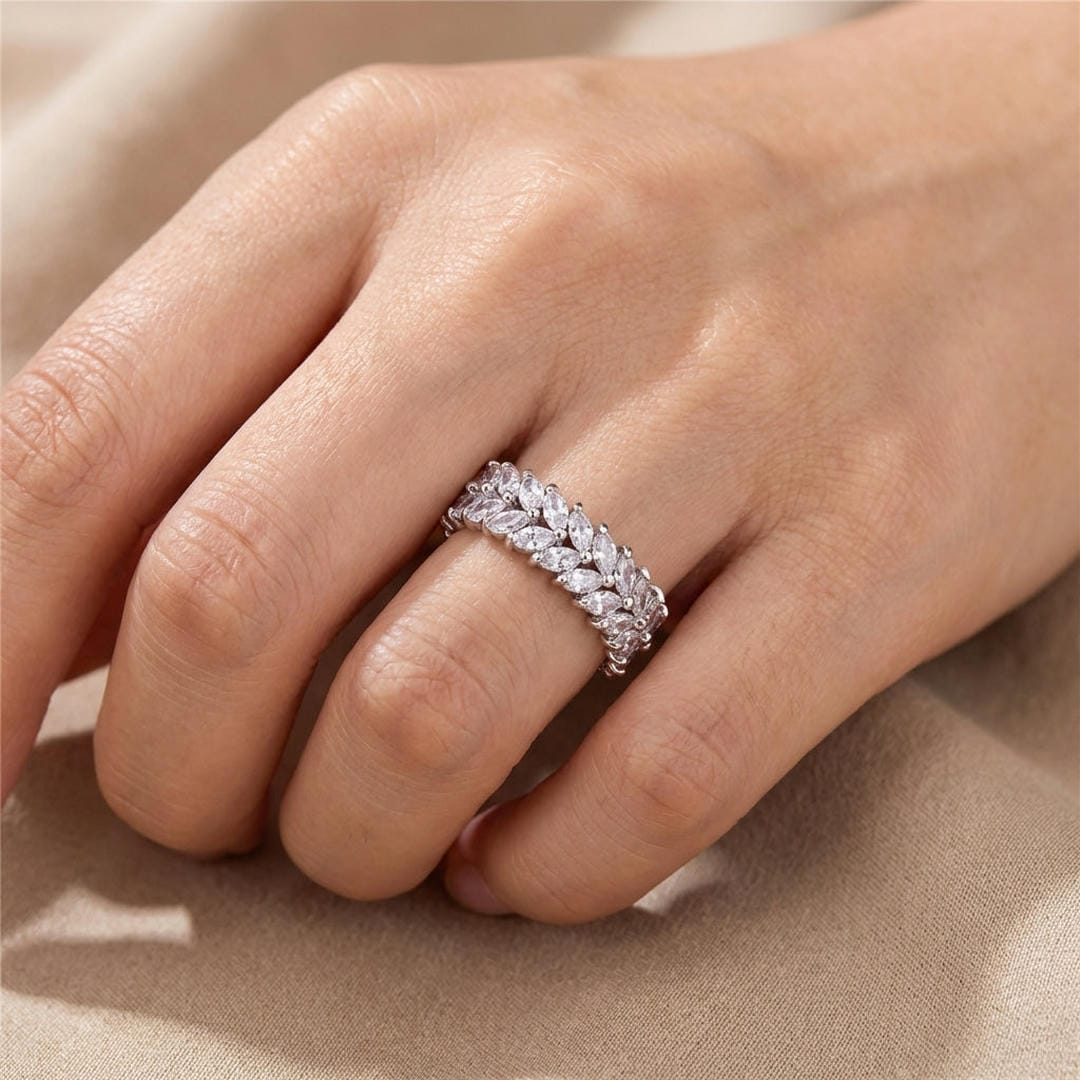 Bague de Luxe en Cristal Blanc en Forme de Feuille