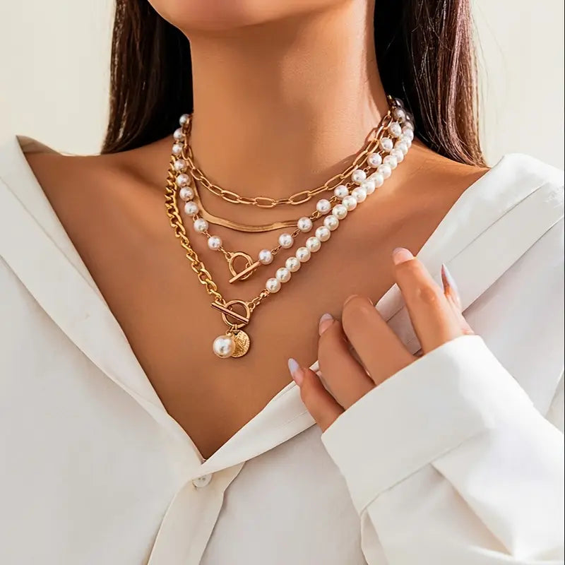 Collier superposé en perles contemporaines