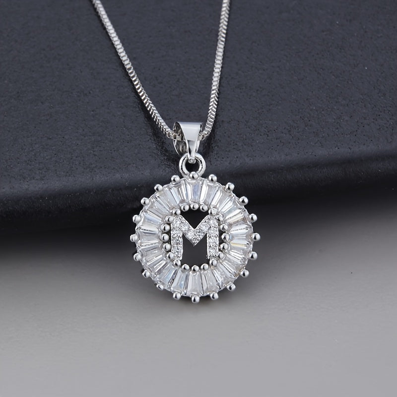 Collier en zirconium avec lettre initiale en or blanc