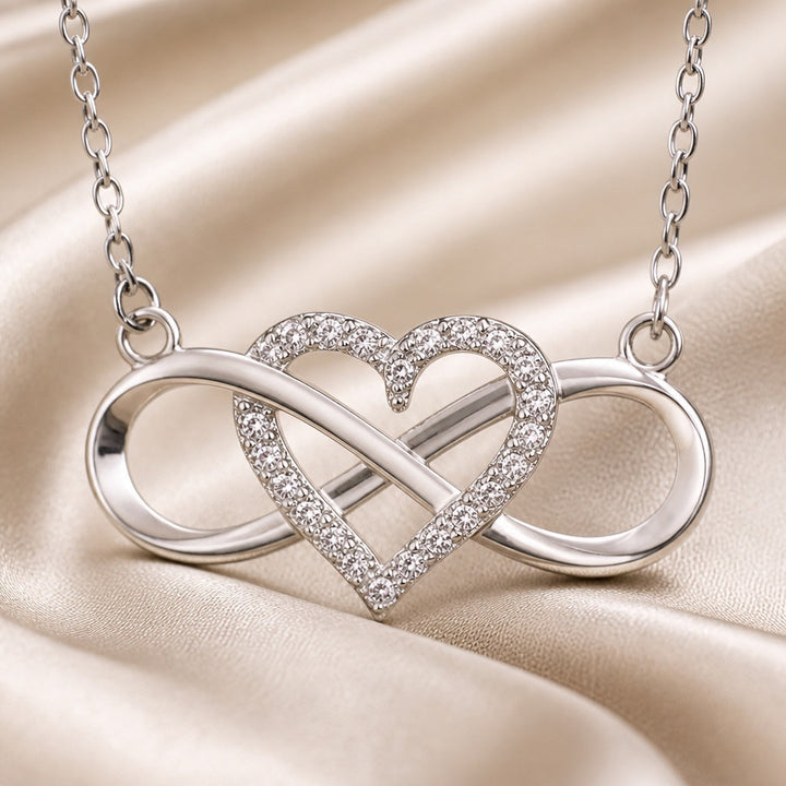 Collier Pendentif Cœur Infini en Or Blanc