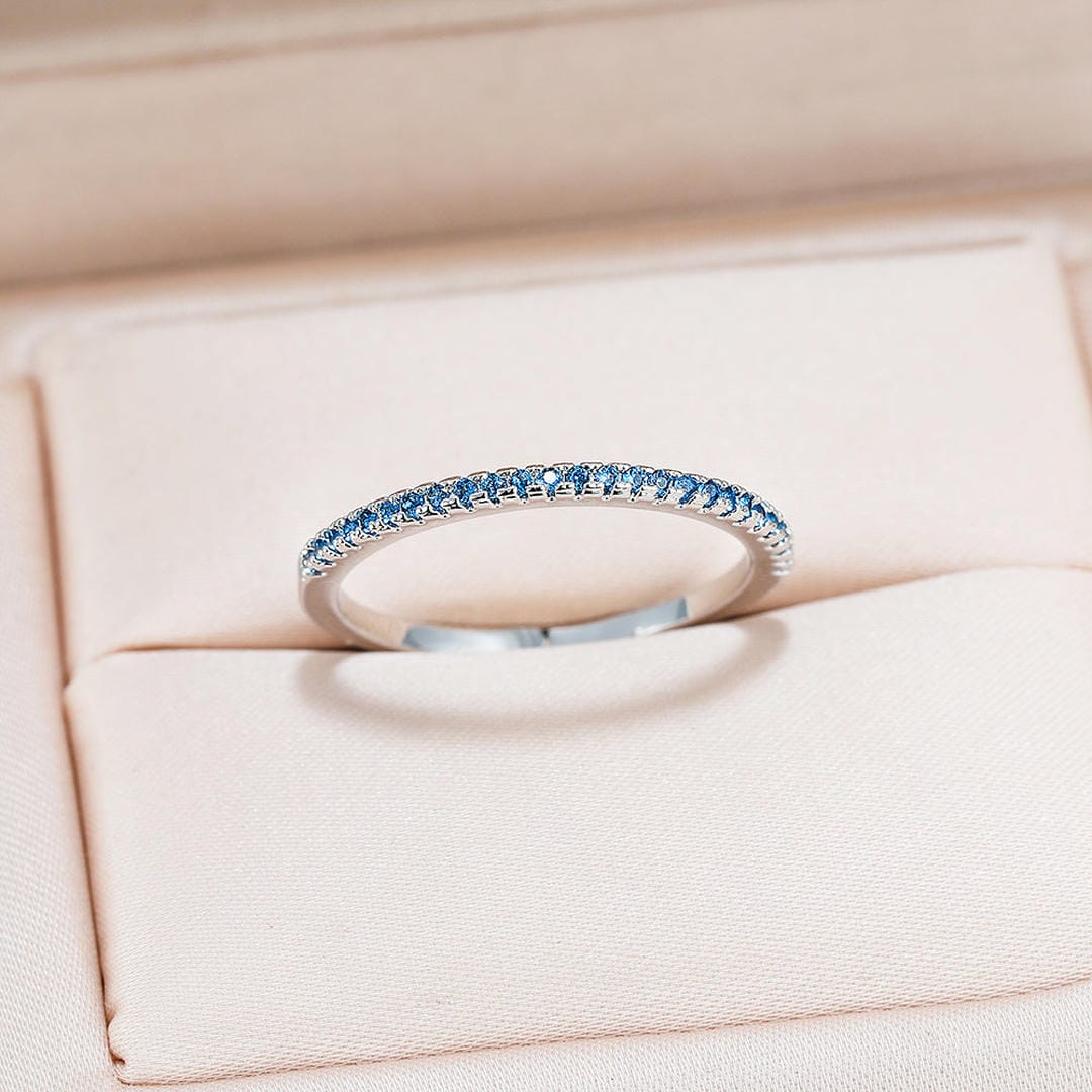 Bague Empilable avec Petits Cristaux