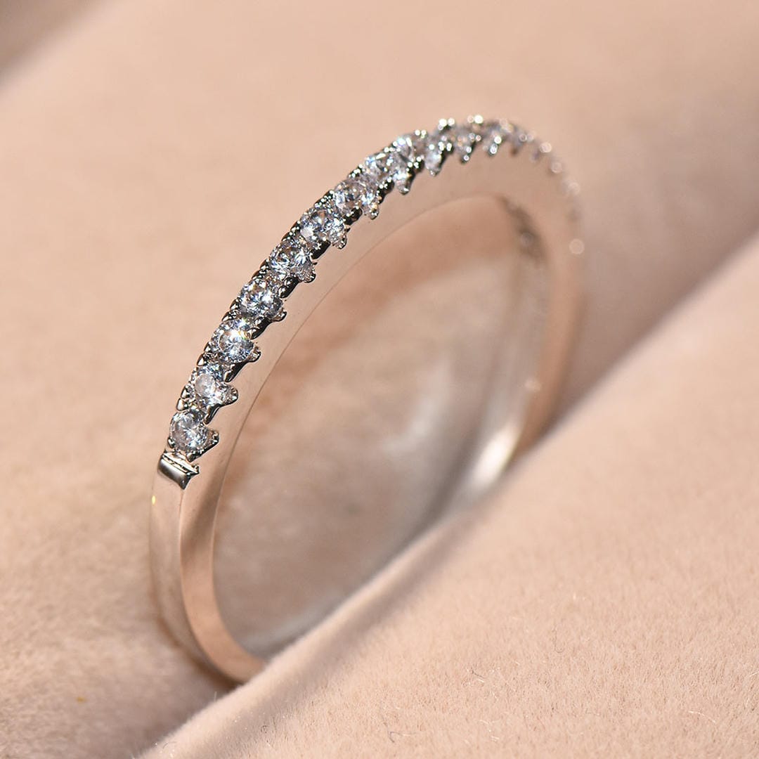 Bague Empilable avec Petits Cristaux