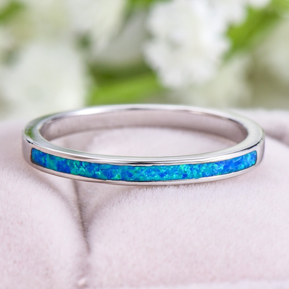 Bague Délicate en Opale Iridescente