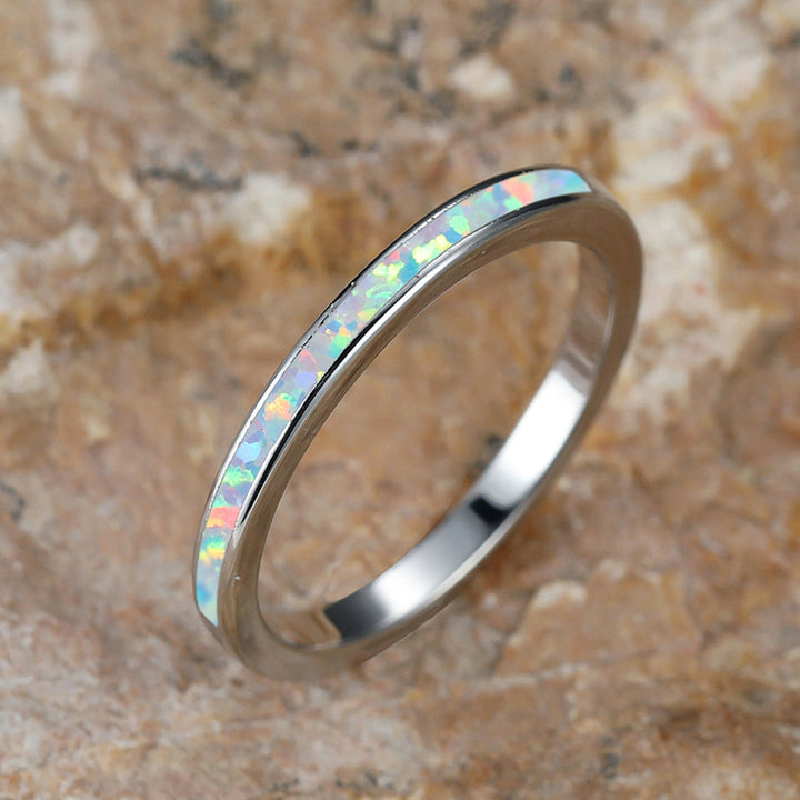 Bague Délicate en Opale Iridescente