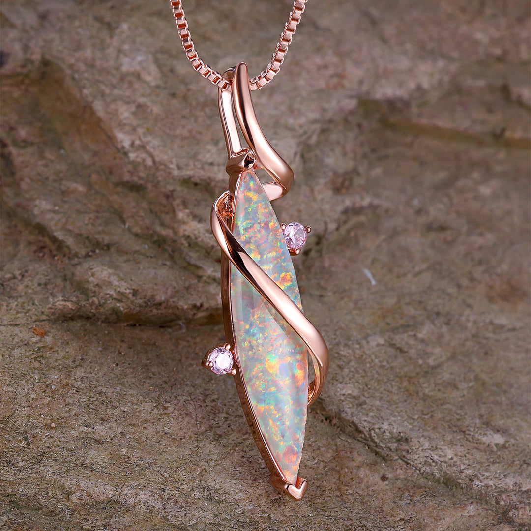 Collier en opale de taille marquise