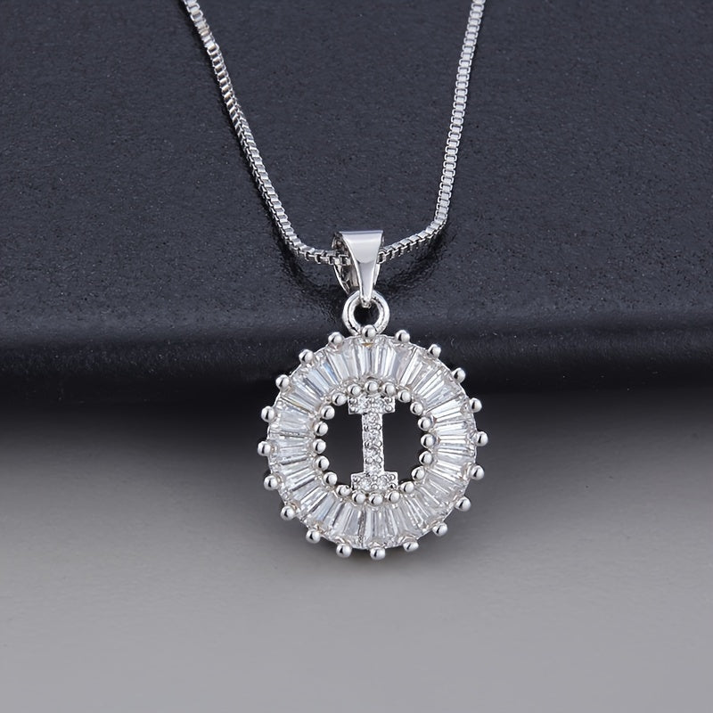 Collier en zirconium avec lettre initiale en or blanc
