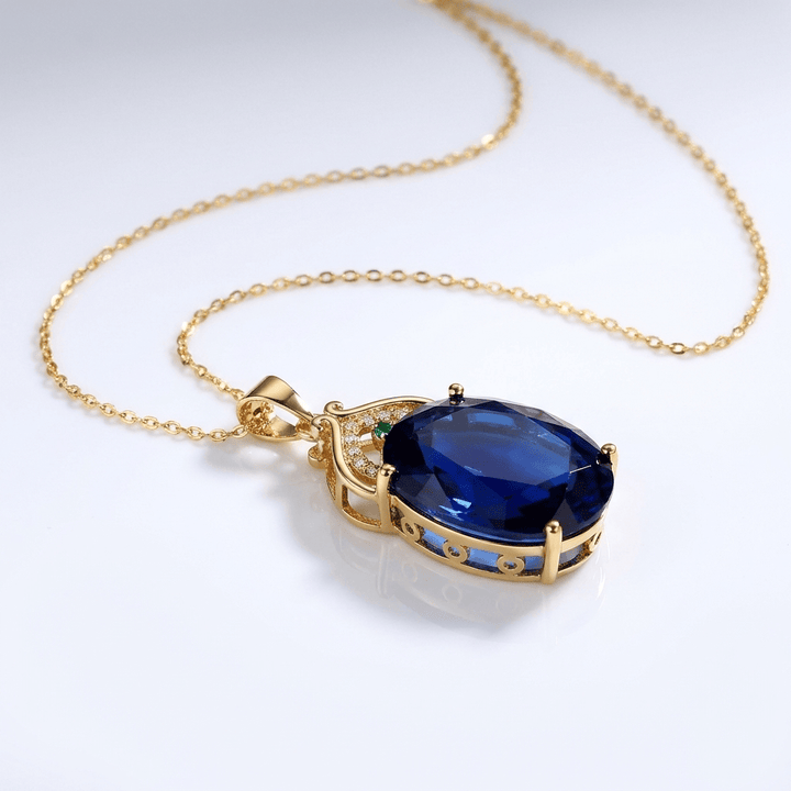 Collier en topaze bleue dorée