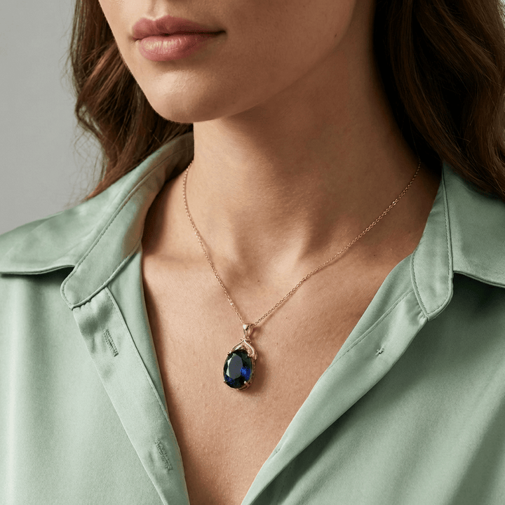 Collier en topaze bleue dorée
