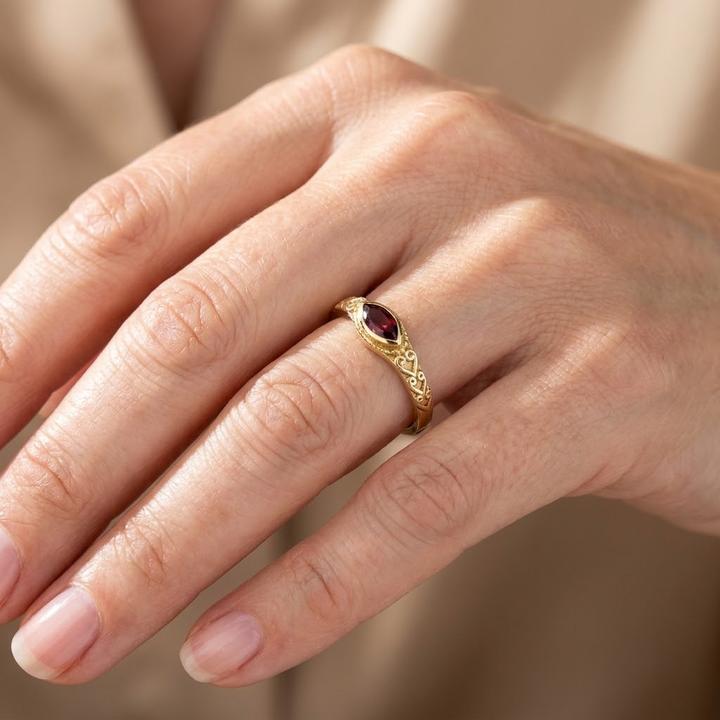 Bague Vintage en Pierre Rouge