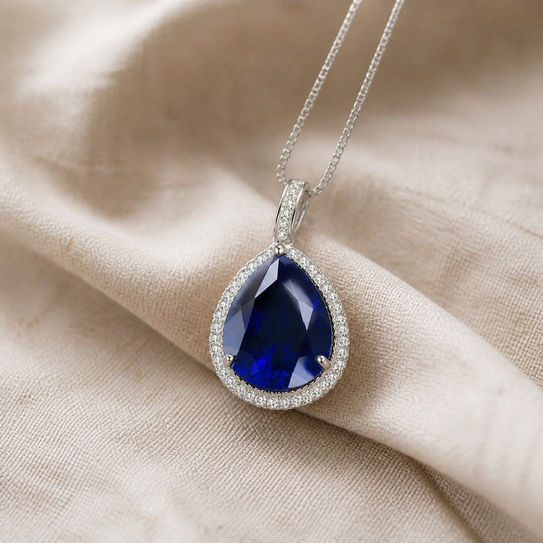 Collier Opulent en Or Blanc et Saphir