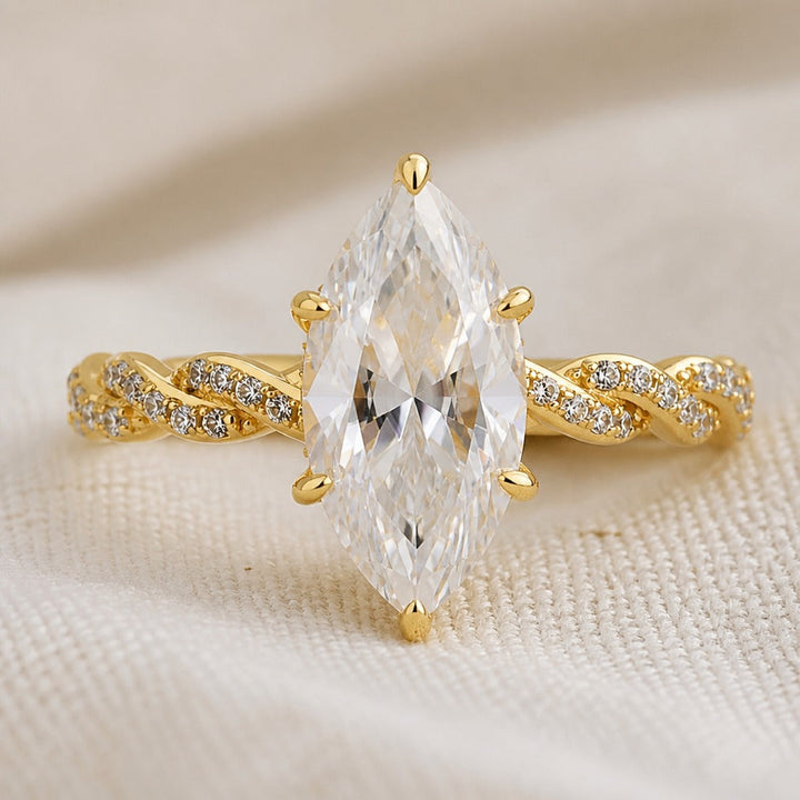 Bague en Or avec Cristal en Marquise