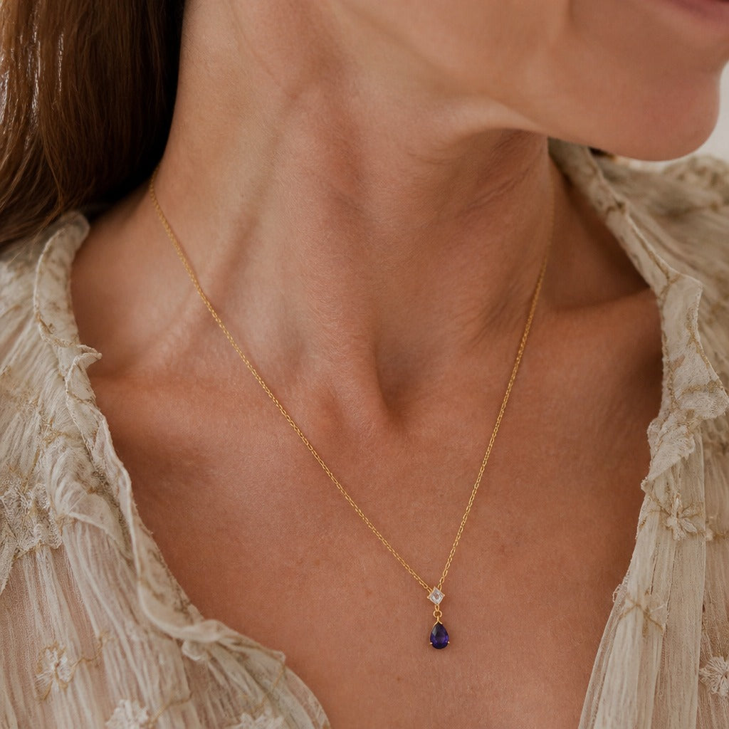 Pendentif en or avec saphir bleu impérial