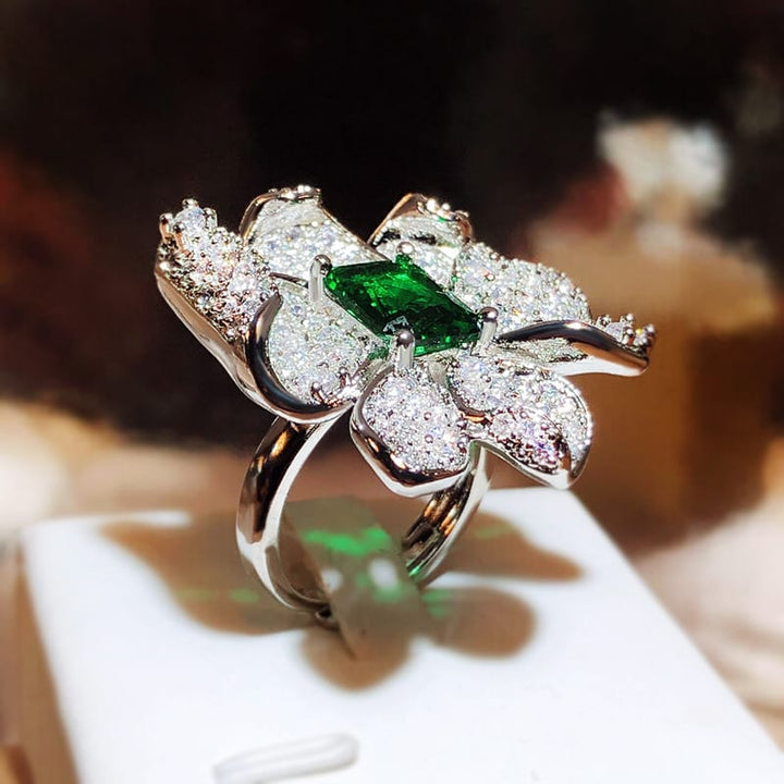Bague Charme Émeraude en Forme de Fleur
