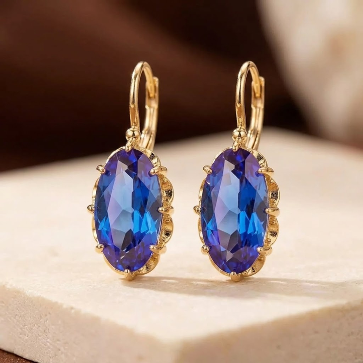 Dangling earrings in gold and sapphire