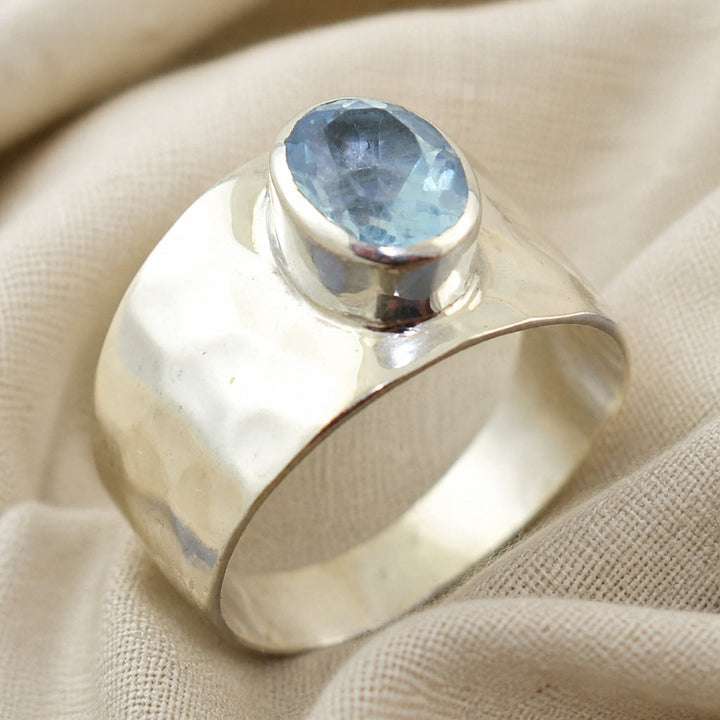 Bague en Zircon Bleu Martelée