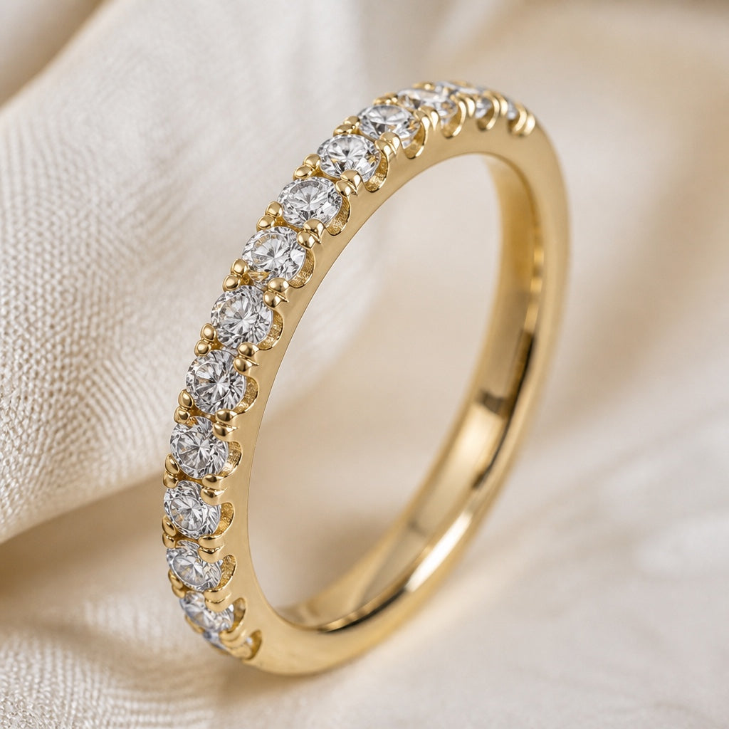 Bague en Or avec Étreinte de Diamant