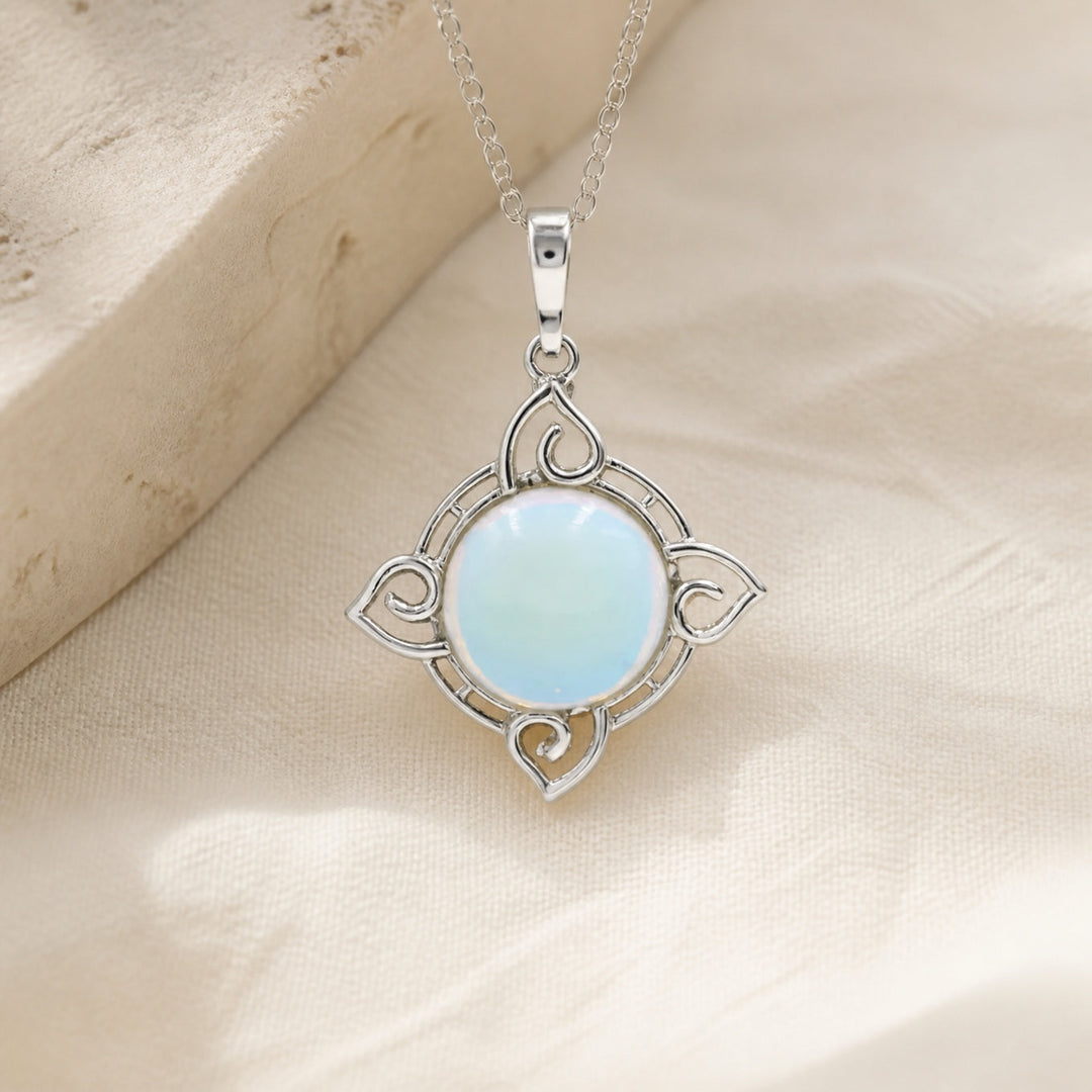 Collier Vintage en Argent avec Pierre de Lune en Filigrane