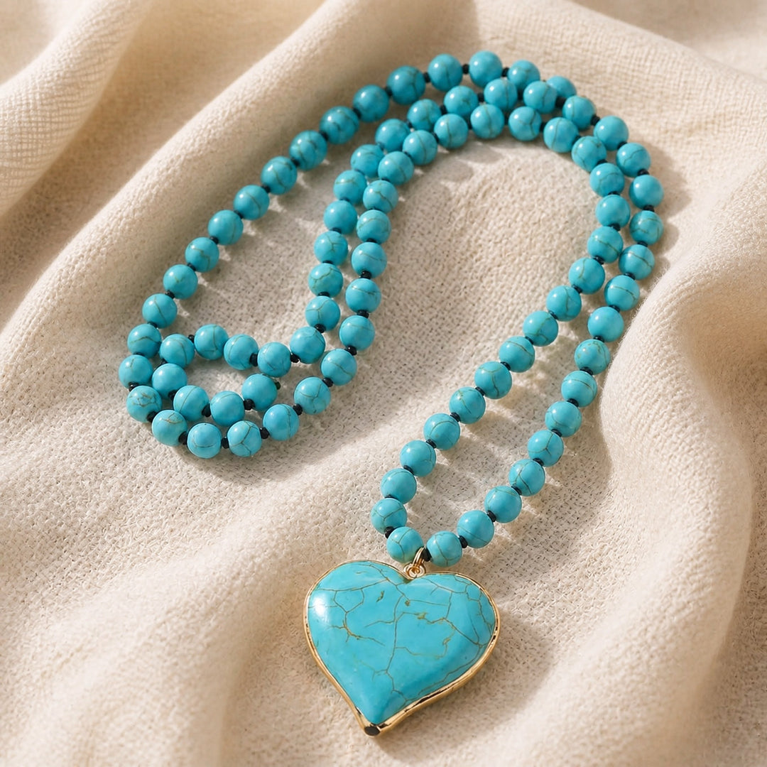 Collier en perles avec gemme en forme de cœur turquoise