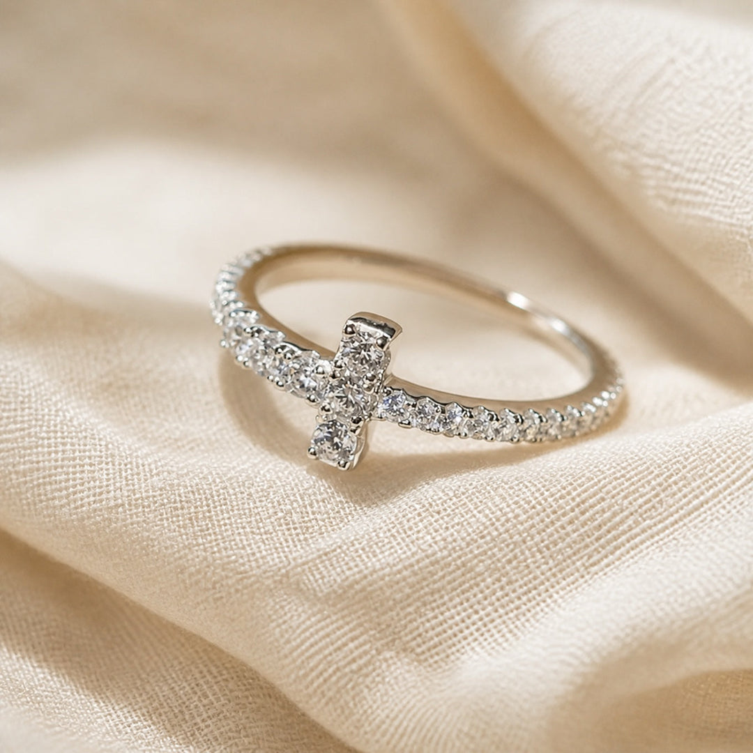 Bague Pavée au Design Croisé Classique