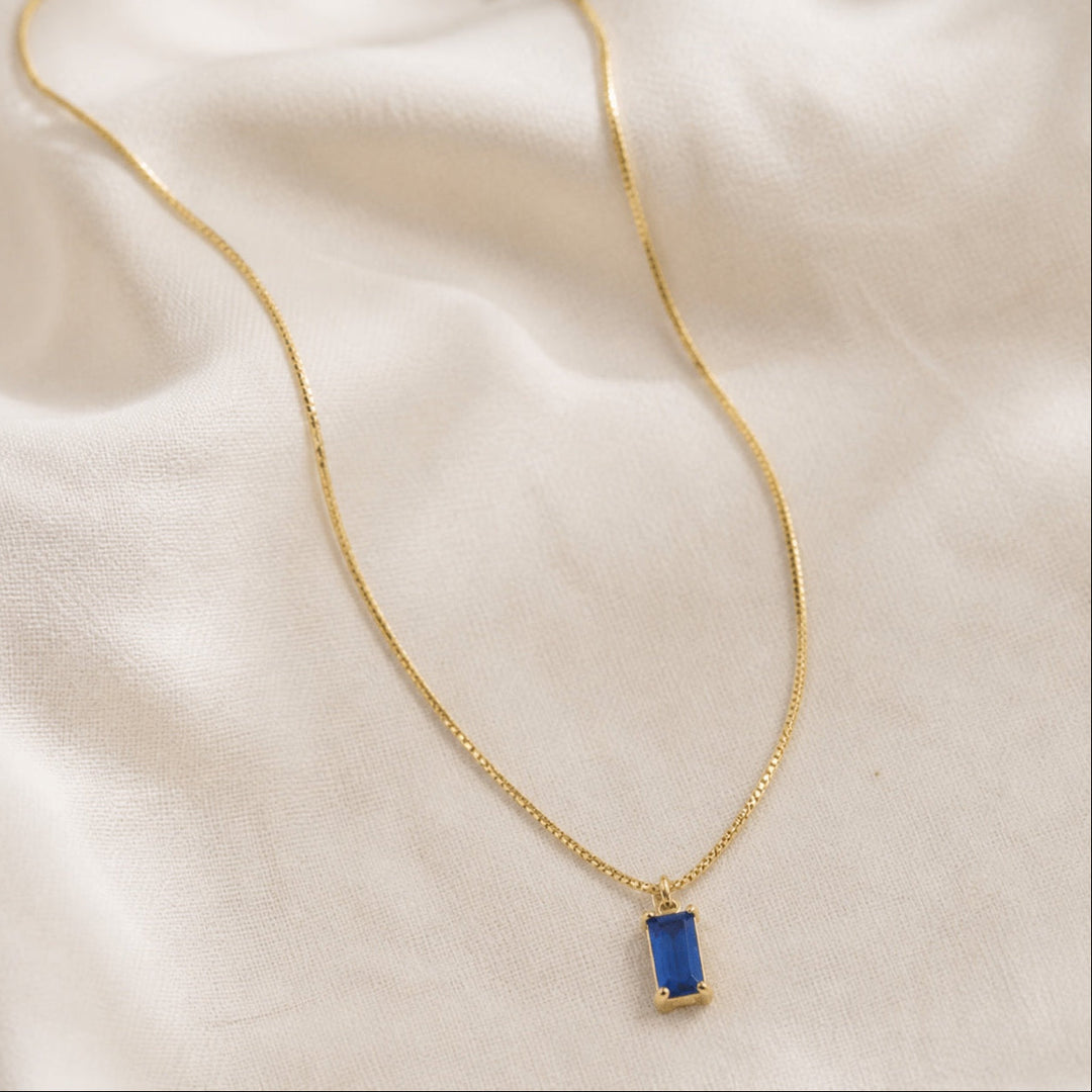 Collier Pendentif Minimaliste en Saphir
