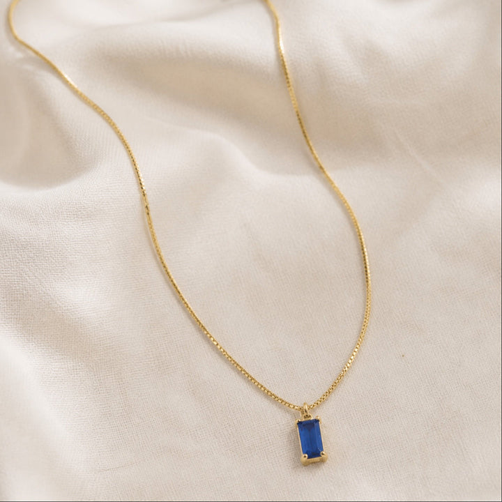 Collier Pendentif Minimaliste en Saphir