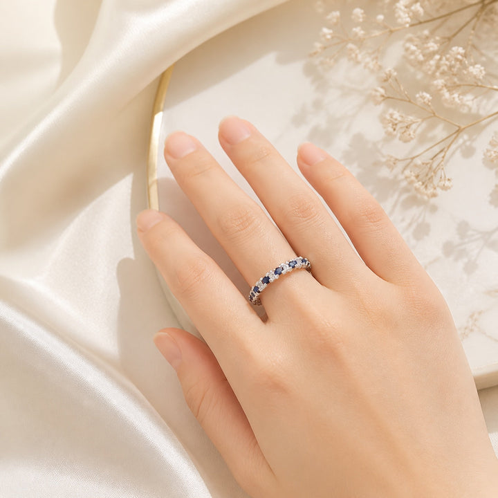 Bague Éternité en Cristaux de Saphir de Minuit