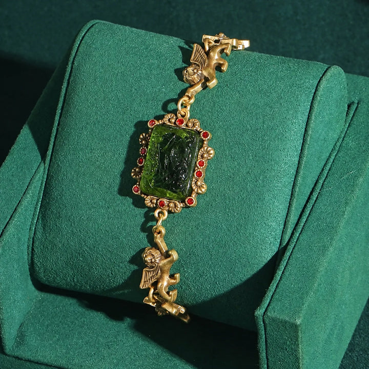 Bracelet en perles carrées avec un charme de lion baroque