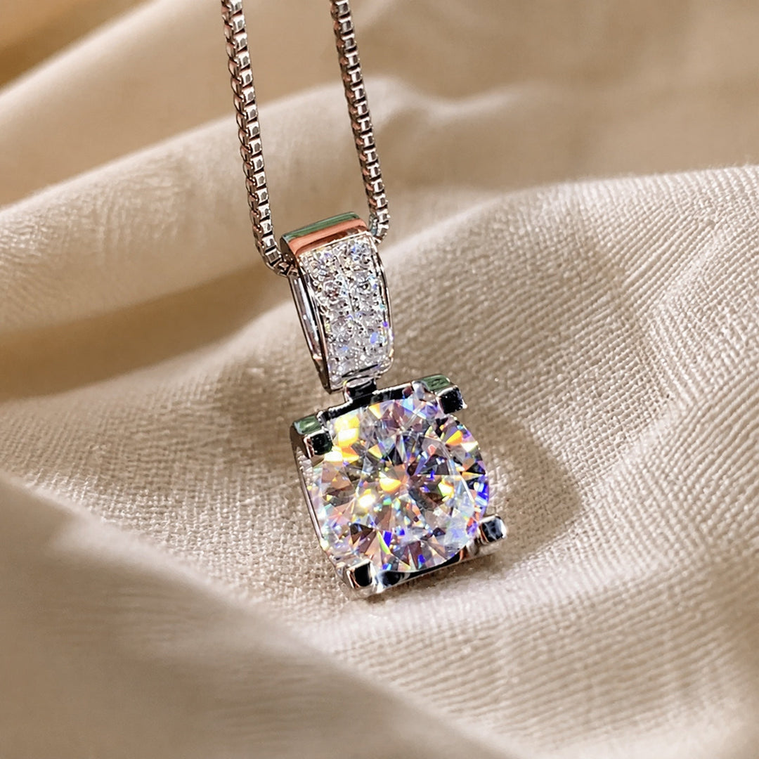 Collier élégant en zircon cubique rond