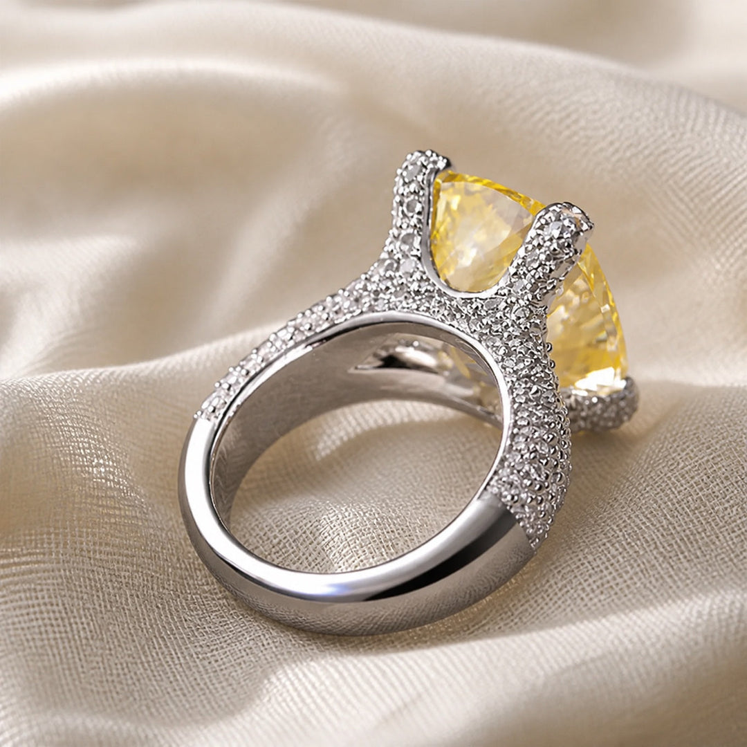 Bague Vintage en Zirconium Jaune Éclatant