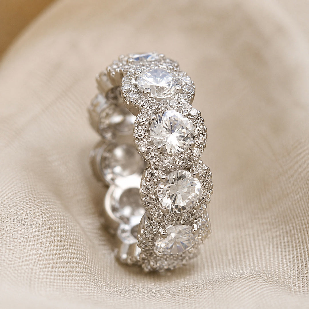 Bague en zirconium scintillant incrusté