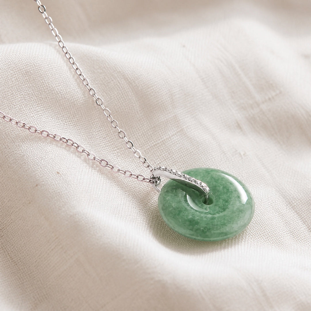 Collier en jade en forme de cercle élégant