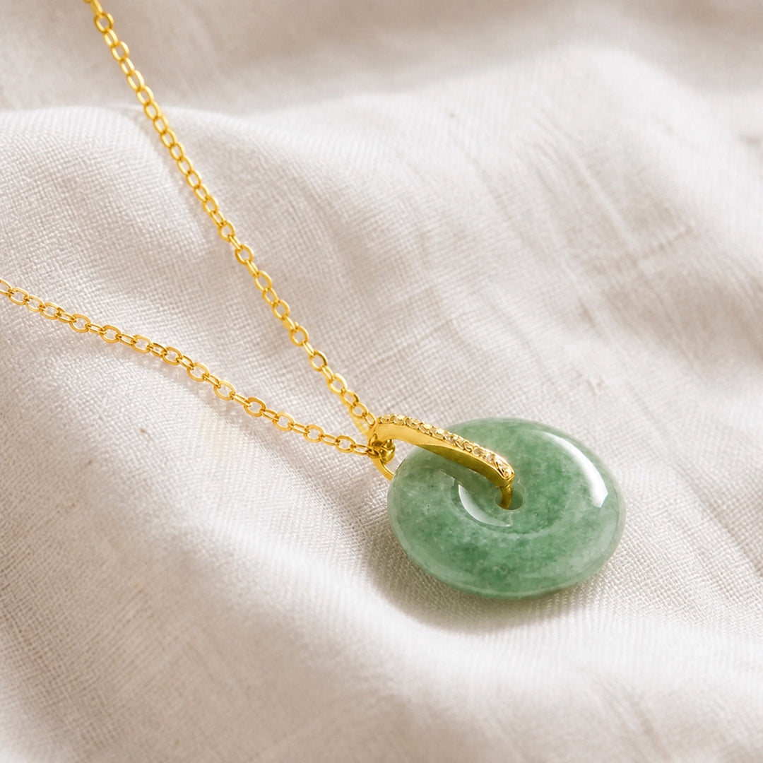 Collier en jade en forme de cercle élégant