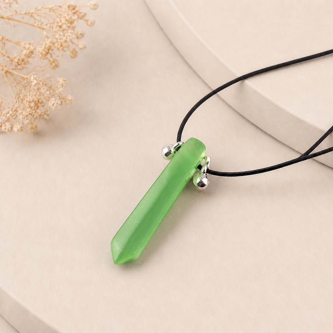 Collier Pendentif Minimaliste en Jade