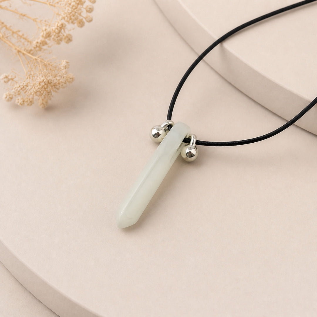 Collier Pendentif Minimaliste en Jade