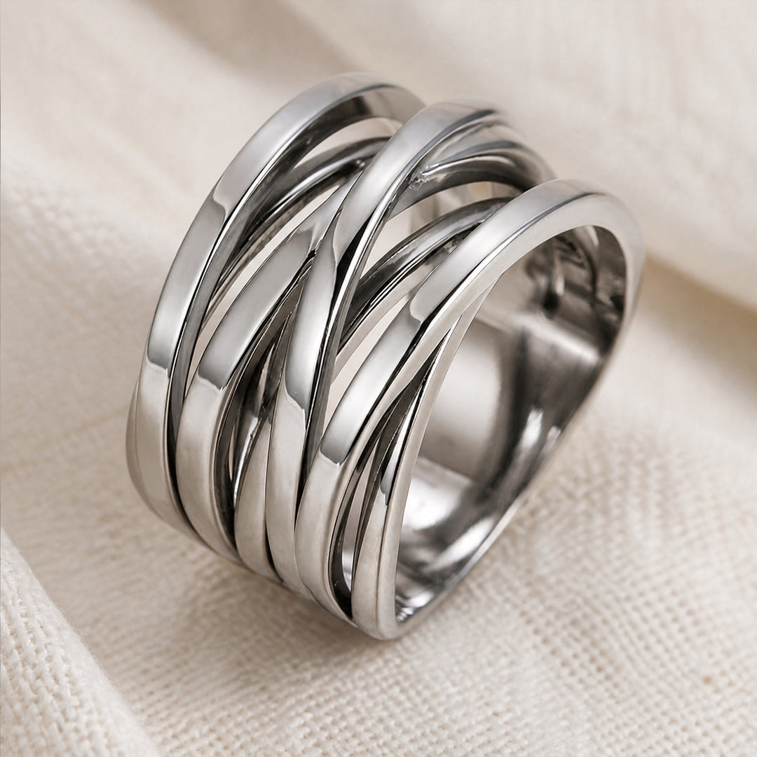 Bague en bandes entrelacées sculptées