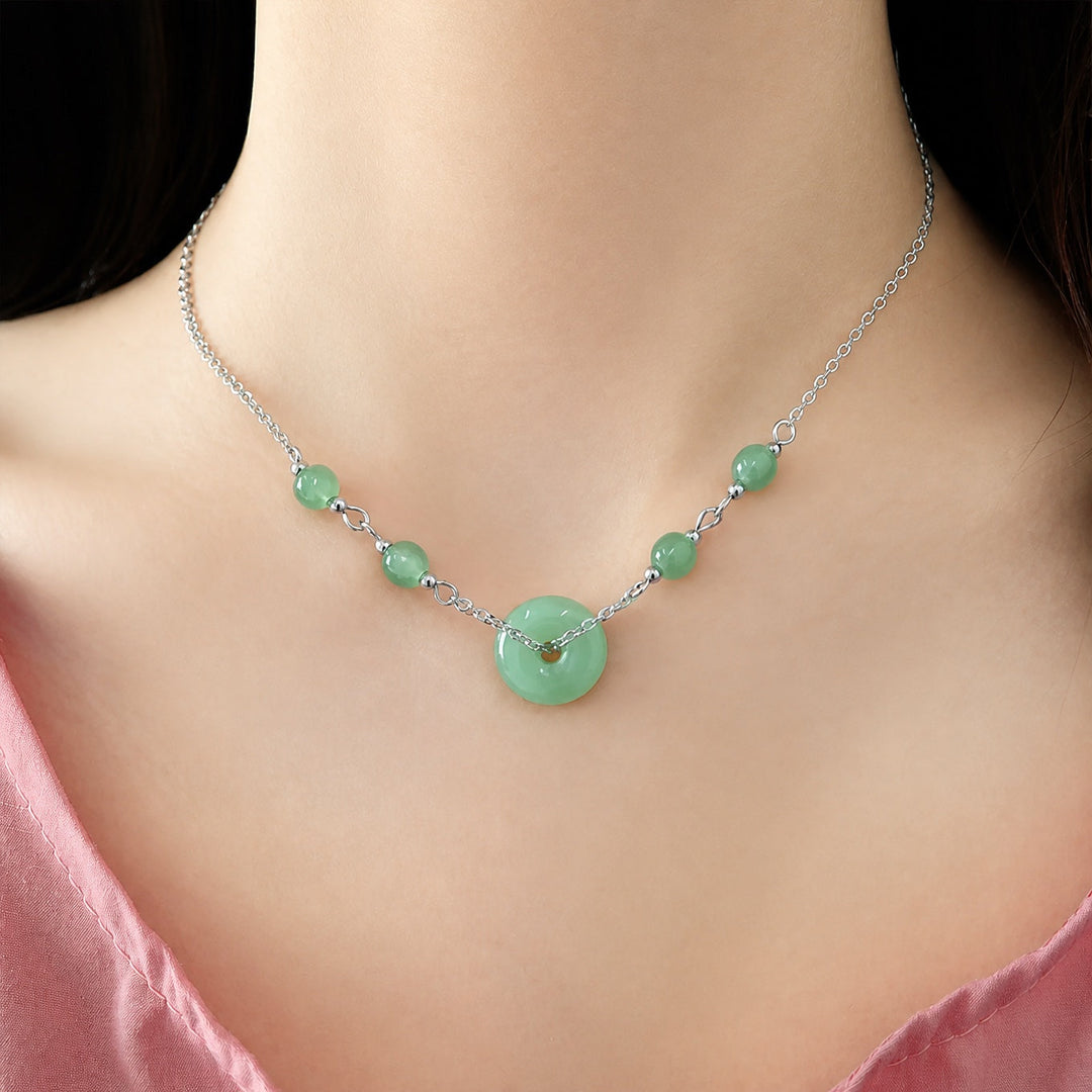 Collier en jade avec pendentif donut en perles