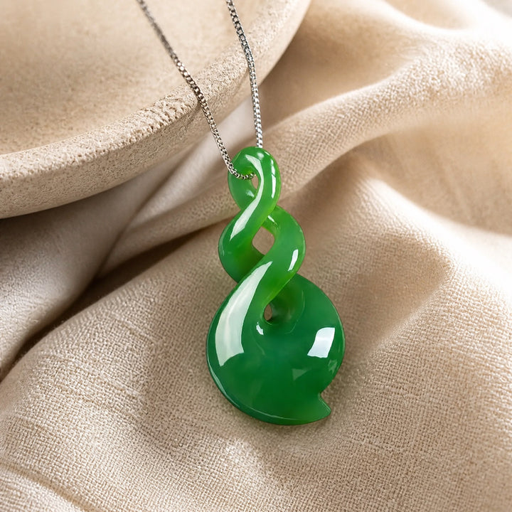Pendentif en jade sculpté