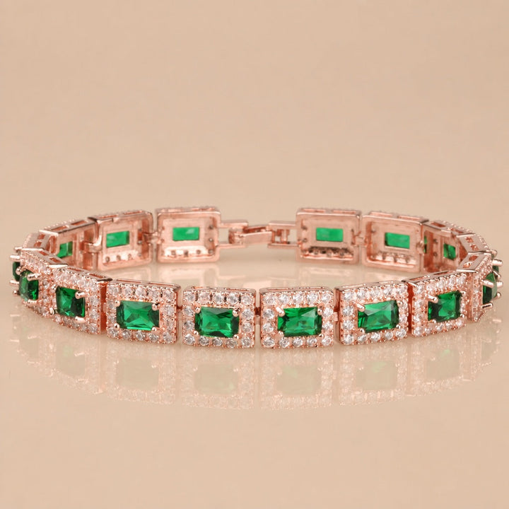 Bracelet en or avec émeraude verte en déclaration