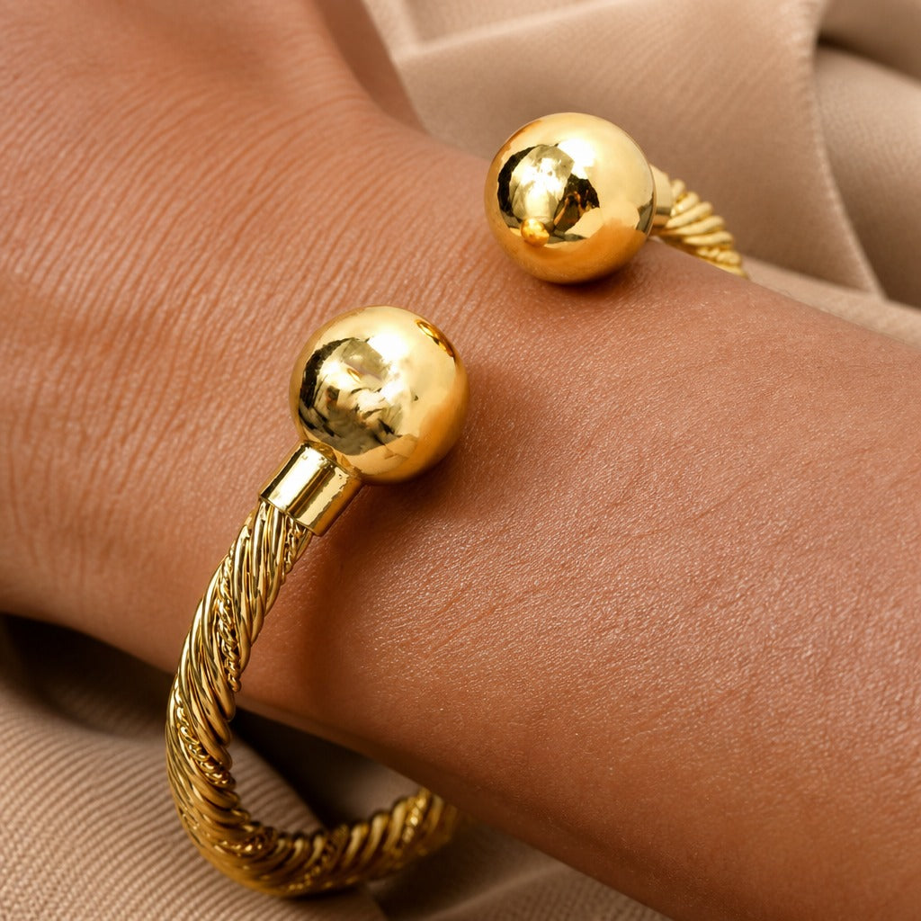 Bracelet ouvert en or sculpté