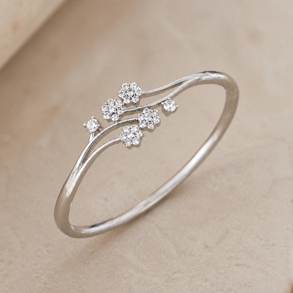 Bracelet en zirconia au design floral