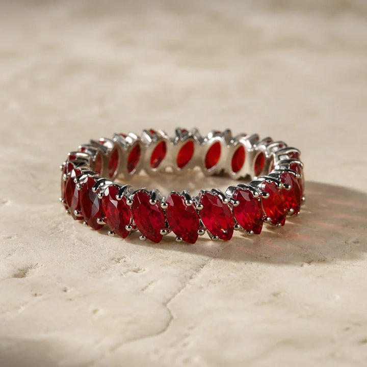 Bague en or ornée de rubis