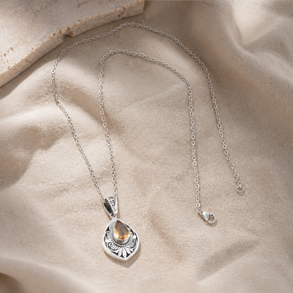 Pendentif Vintage en Ambre en Forme de Goutte