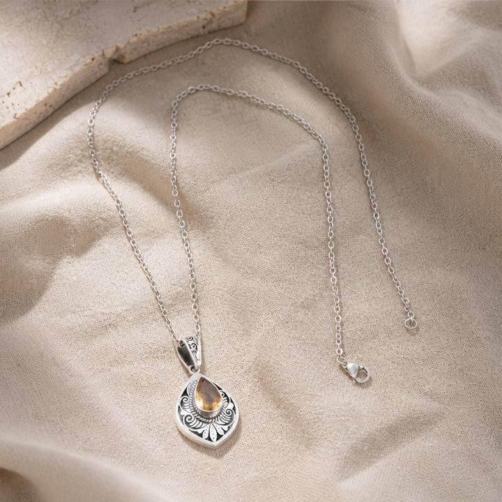 Pendentif Vintage en Ambre en Forme de Goutte
