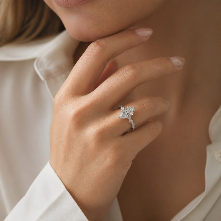 Bague en or avec cristal marquise