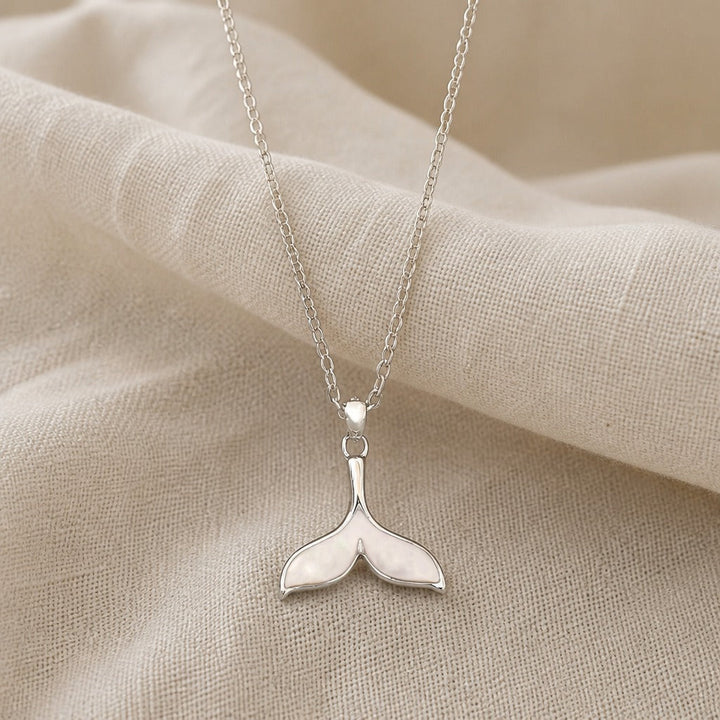 Collier Élégant en Forme de Queue de Baleine