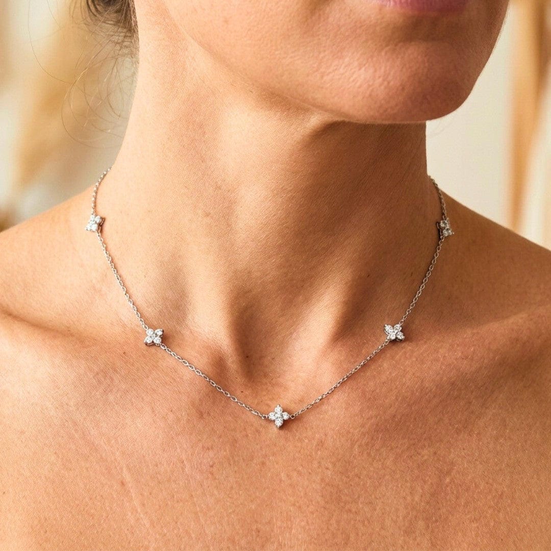Collier en zircone incrusté de fleurs magnifique