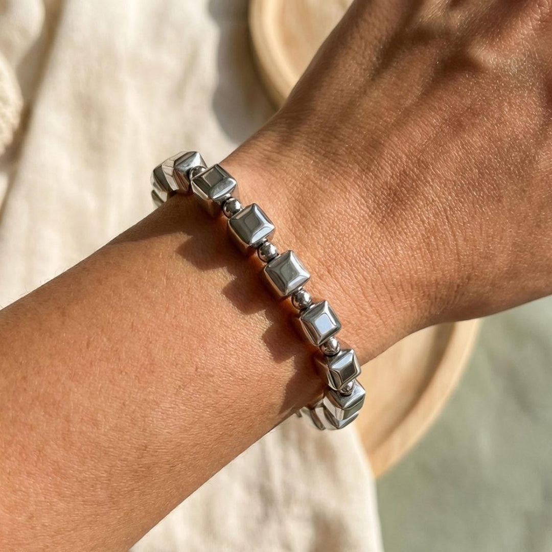 Bracelet Vintage en Perles Cubiques Argentées